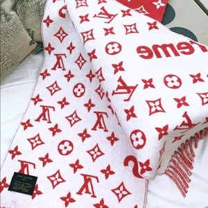 Supreme x Louis Vuitton monogram scarf red